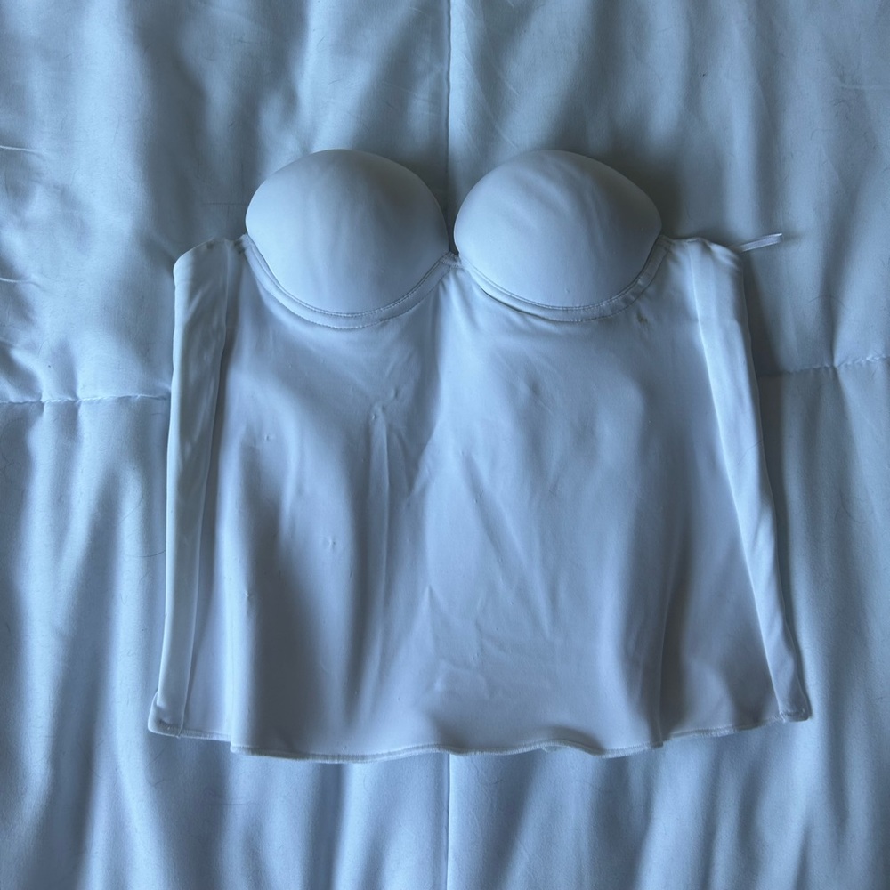 Strapless shape wear